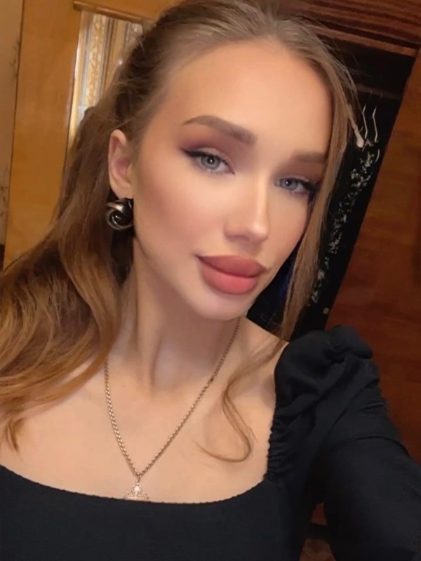 Машка привлекательная девушка из Комсомольска-на-амуре цена от 3000 руб